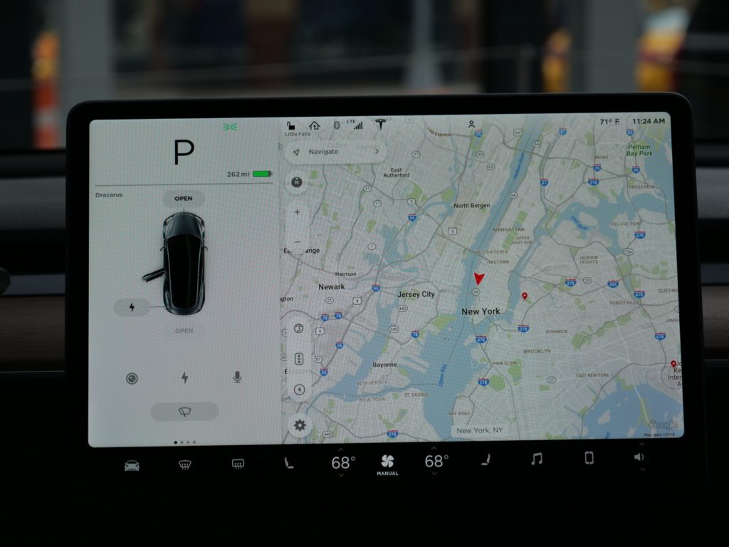 An Exclusive First Look At Tesla's Next Software Interface 14 mini P1001169