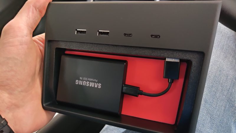 Review: Jeda USB Hub For Tesla Model 3